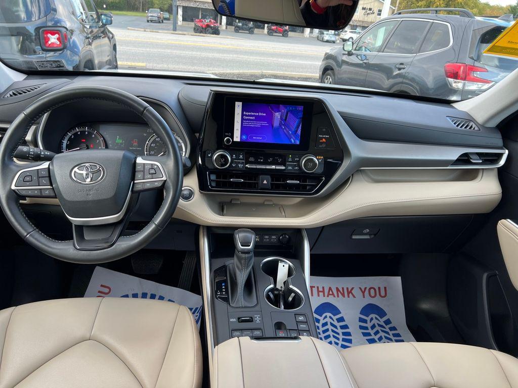 used 2023 Toyota Highlander car, priced at $34,888