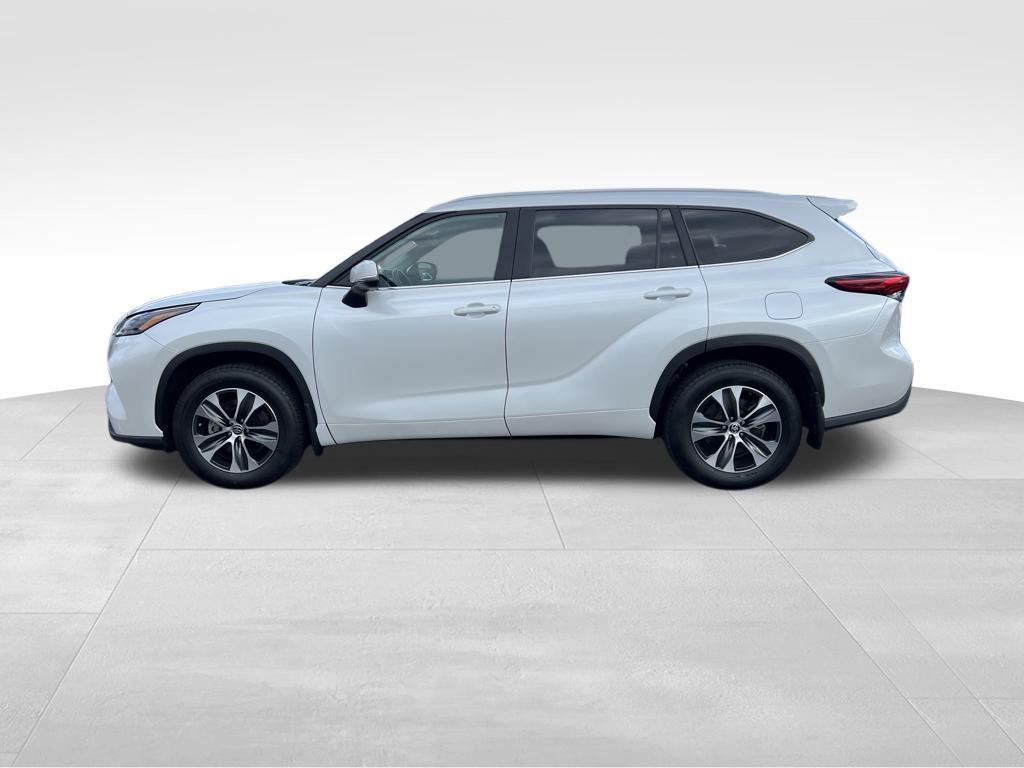 used 2023 Toyota Highlander car, priced at $34,888