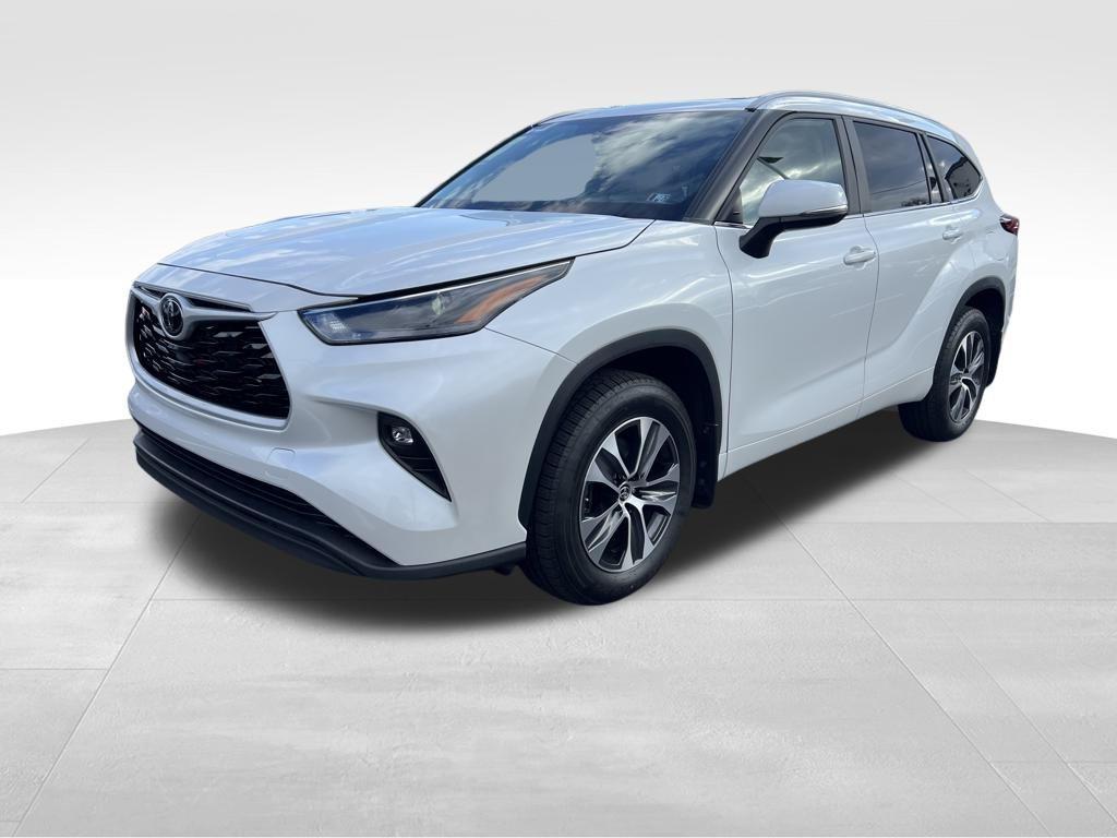 used 2023 Toyota Highlander car, priced at $34,888