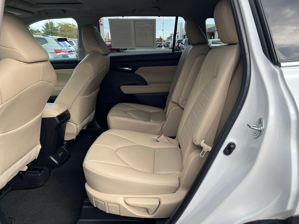 used 2023 Toyota Highlander car, priced at $34,888
