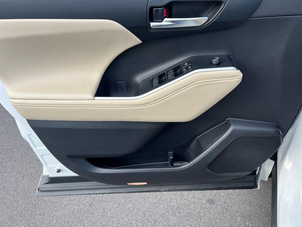 used 2023 Toyota Highlander car, priced at $34,888