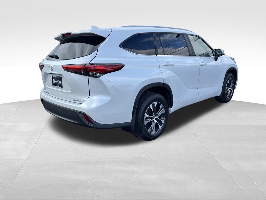 used 2023 Toyota Highlander car, priced at $34,888