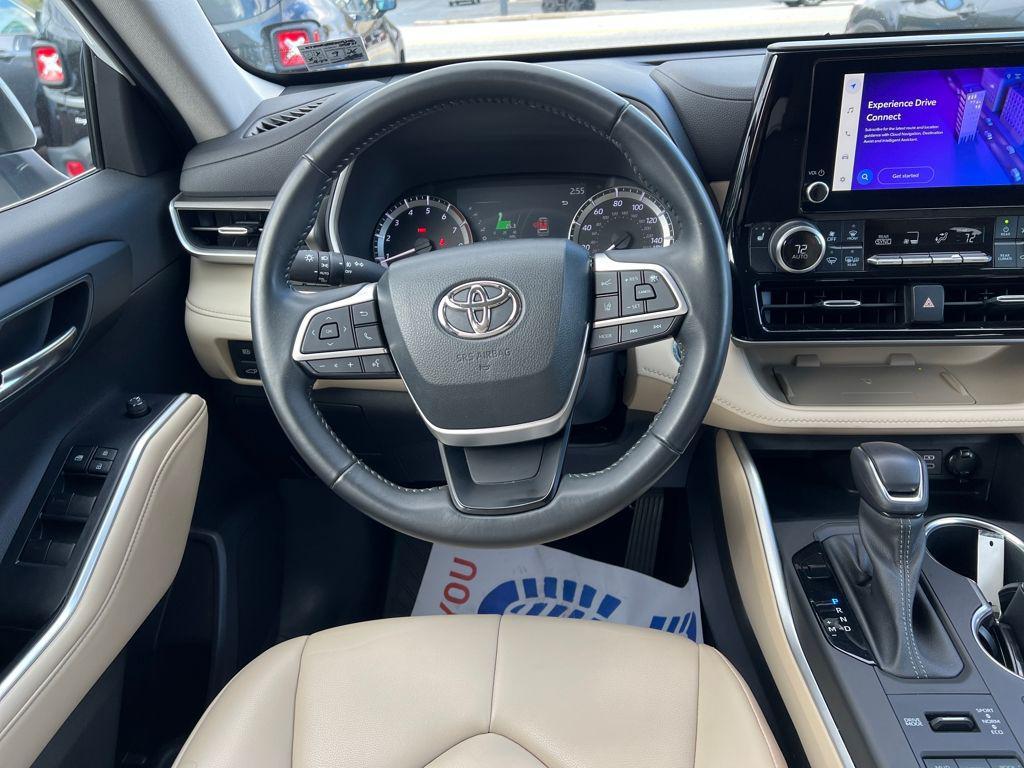 used 2023 Toyota Highlander car, priced at $34,888