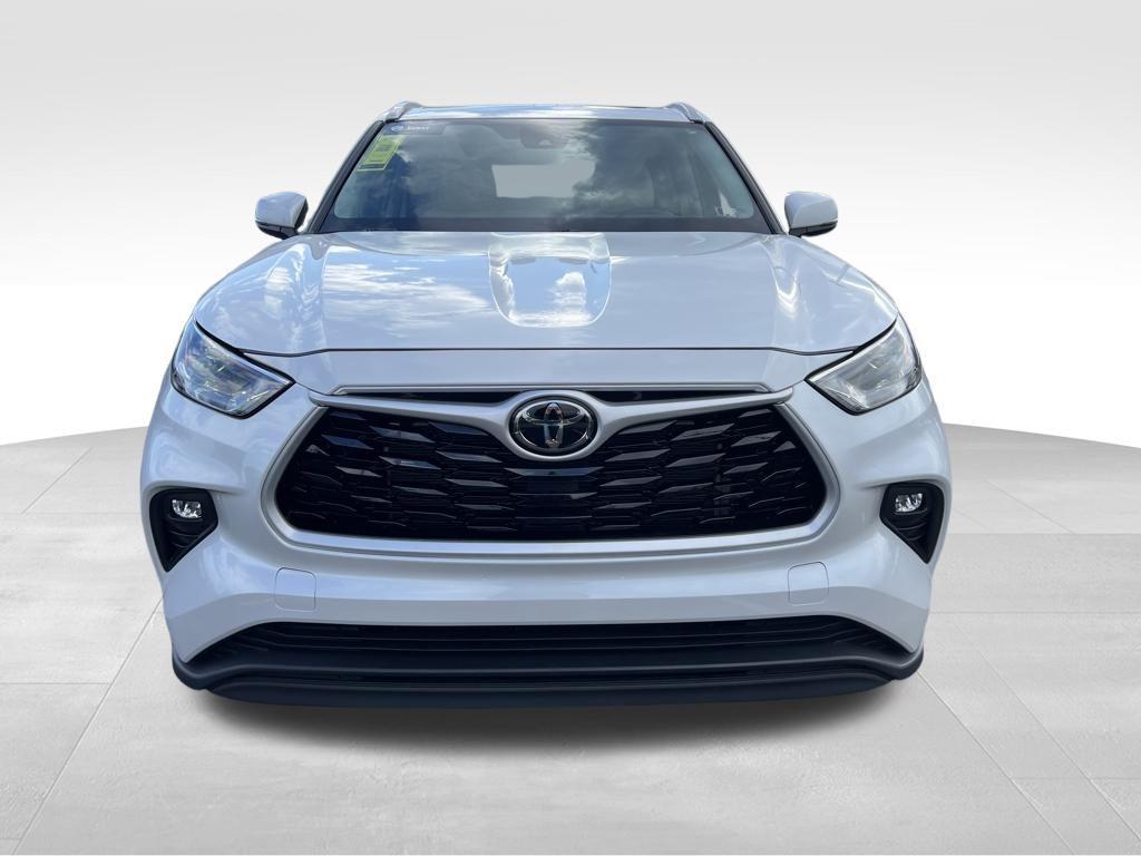 used 2023 Toyota Highlander car, priced at $34,888
