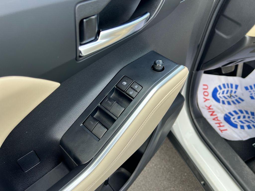 used 2023 Toyota Highlander car, priced at $34,888