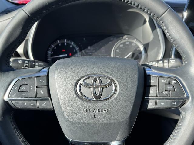 used 2021 Toyota Highlander car, priced at $31,488