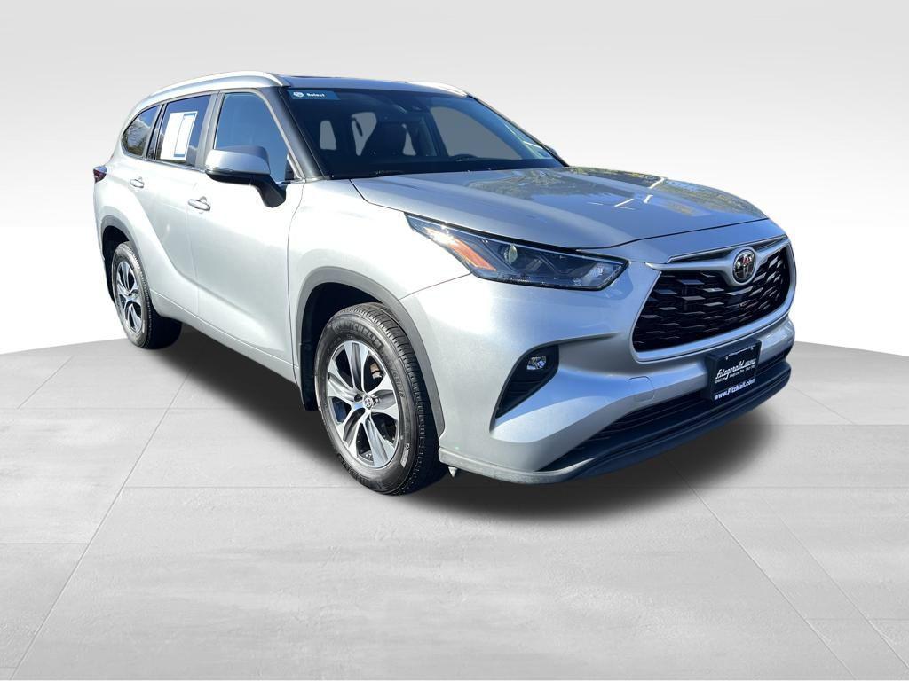 used 2024 Toyota Highlander car, priced at $38,888