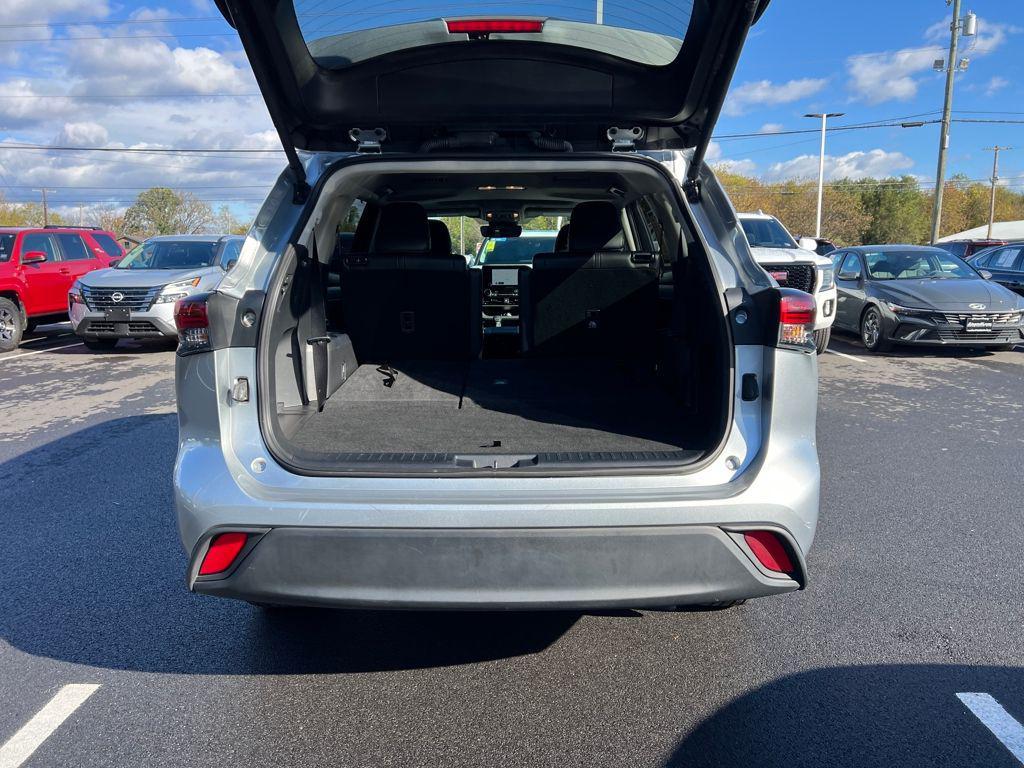 used 2024 Toyota Highlander car, priced at $38,888