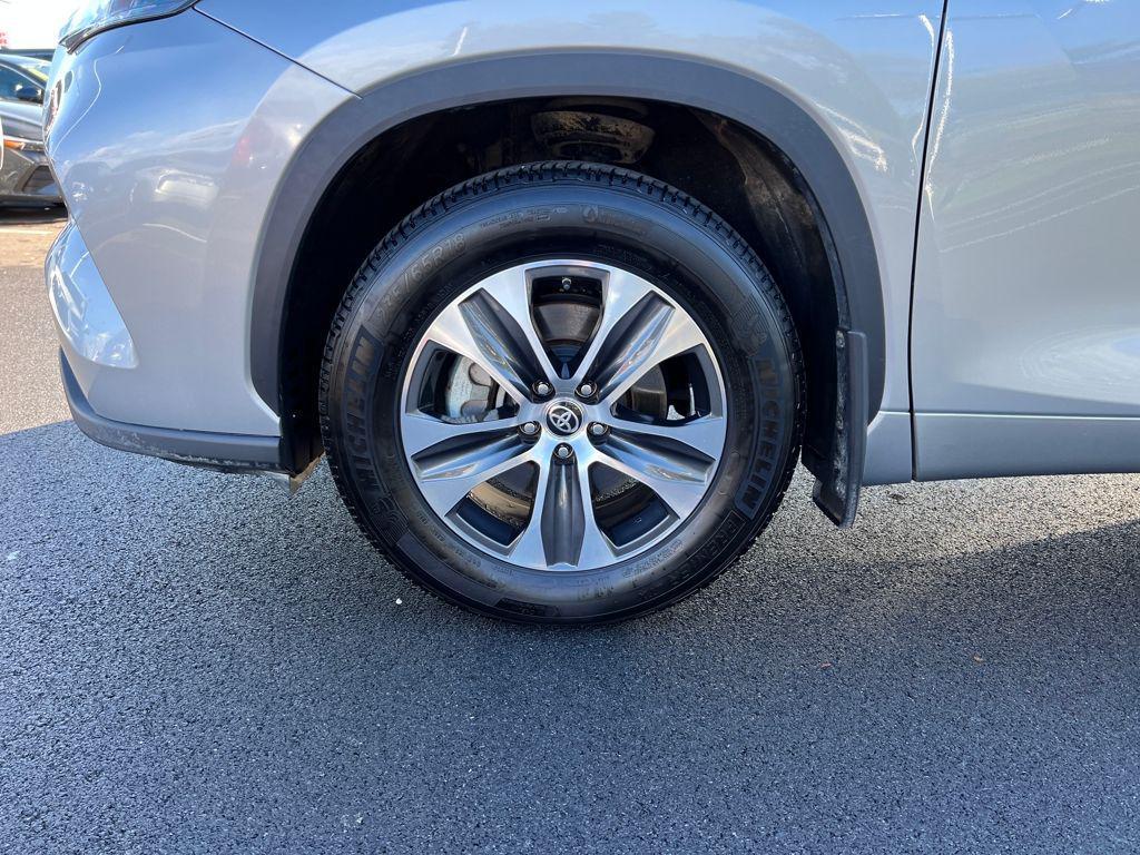 used 2024 Toyota Highlander car, priced at $38,888