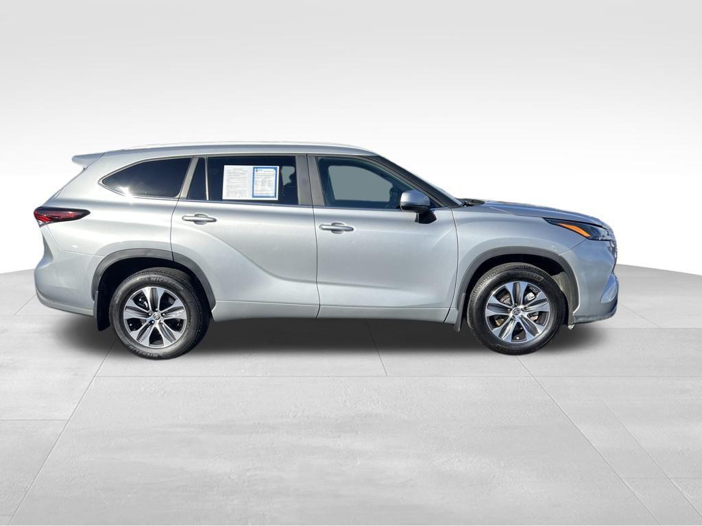 used 2024 Toyota Highlander car, priced at $38,888