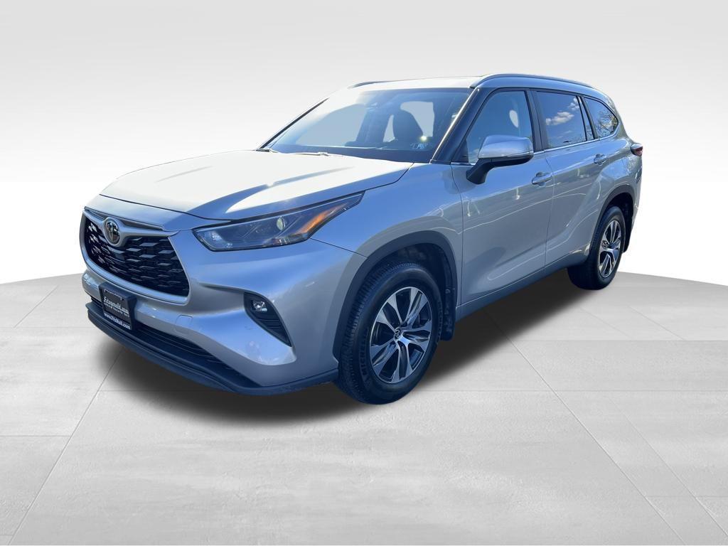 used 2024 Toyota Highlander car, priced at $38,888