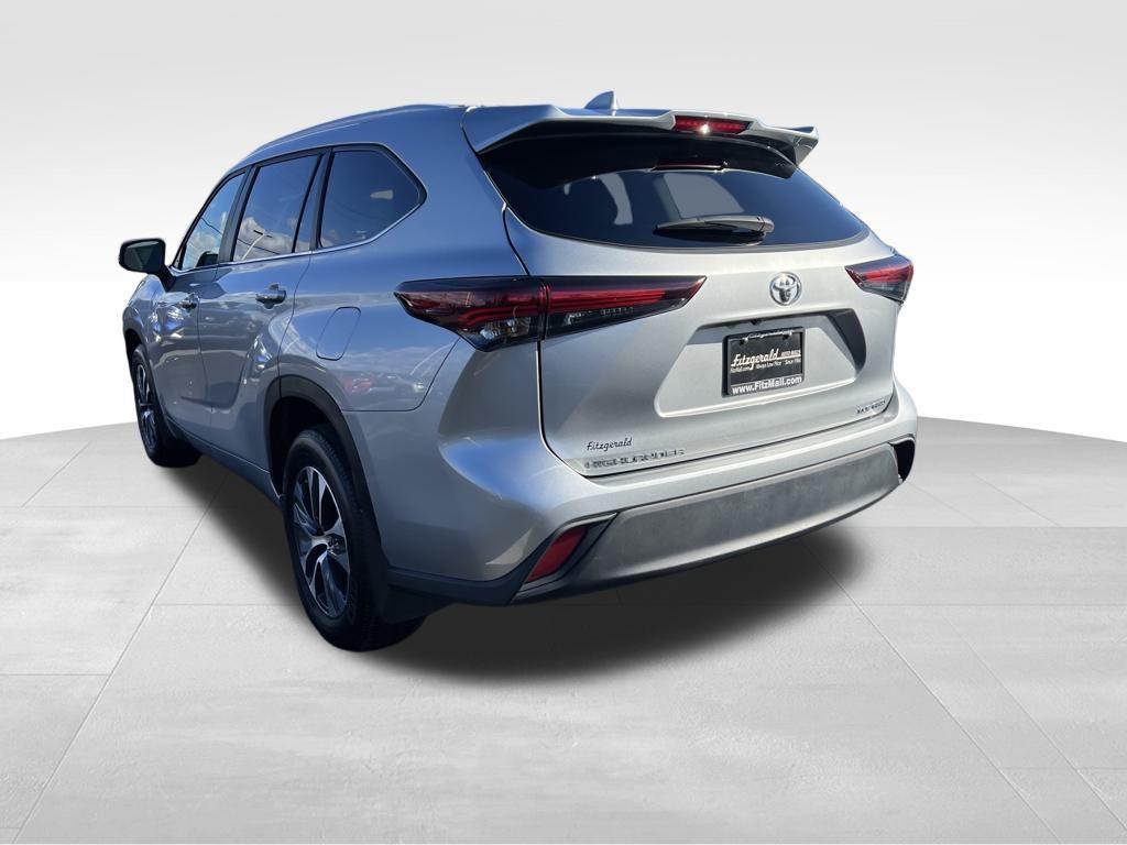 used 2024 Toyota Highlander car, priced at $38,888