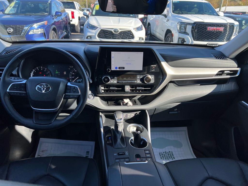 used 2024 Toyota Highlander car, priced at $38,888