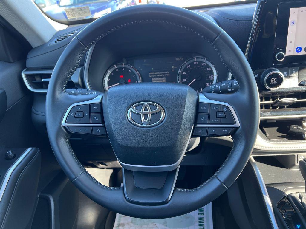 used 2024 Toyota Highlander car, priced at $38,888