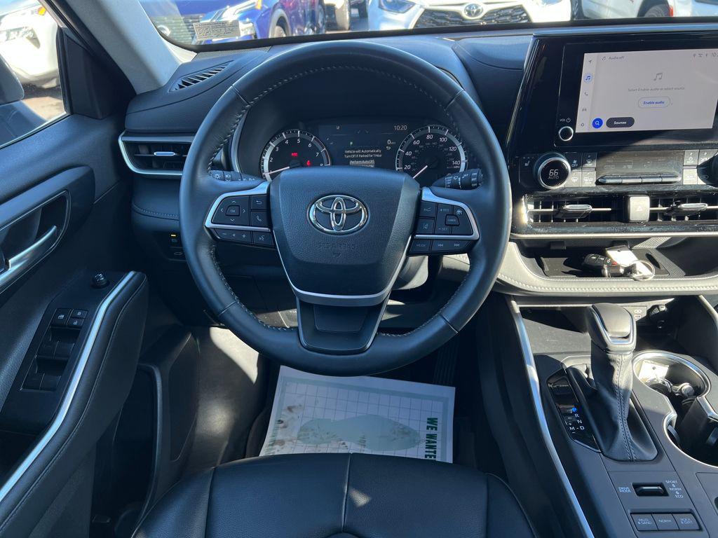 used 2024 Toyota Highlander car, priced at $38,888