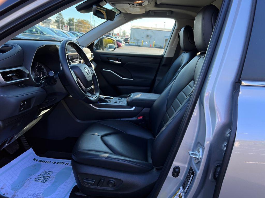 used 2024 Toyota Highlander car, priced at $38,888