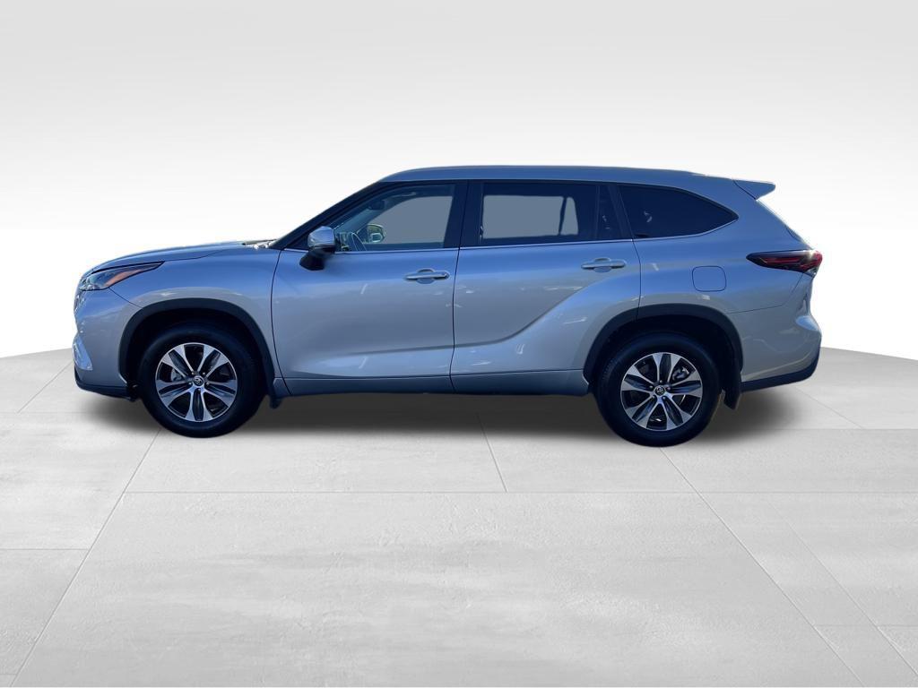 used 2024 Toyota Highlander car, priced at $38,888