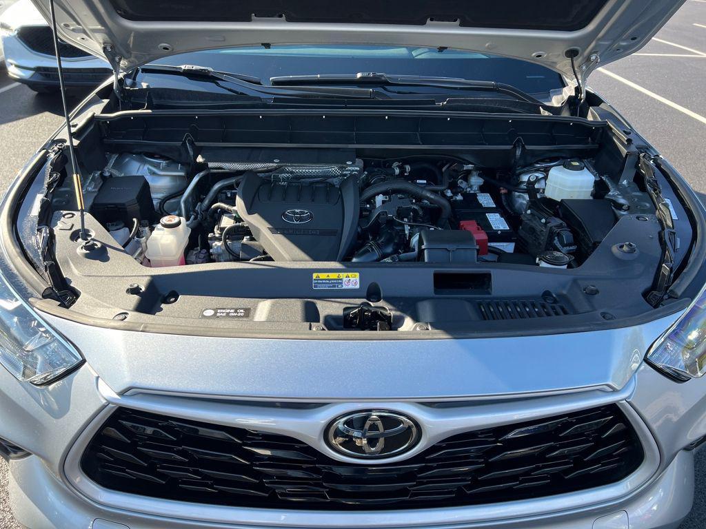 used 2024 Toyota Highlander car, priced at $38,888