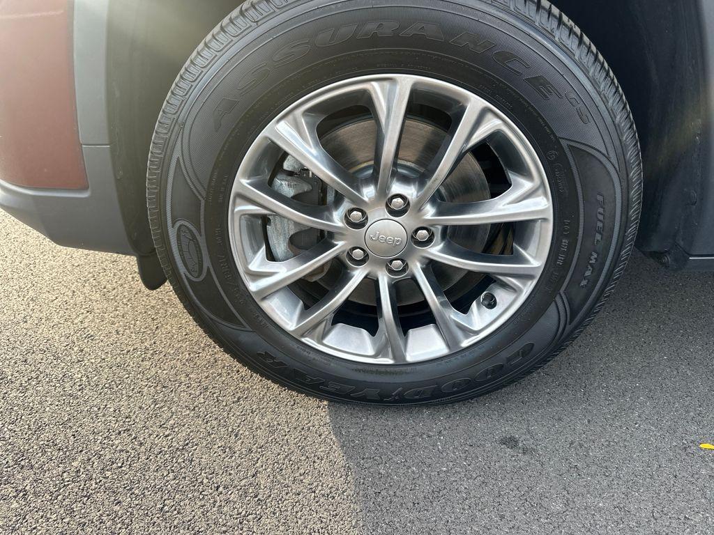 used 2020 Jeep Cherokee car, priced at $14,988