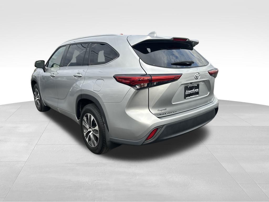 used 2022 Toyota Highlander car, priced at $32,488