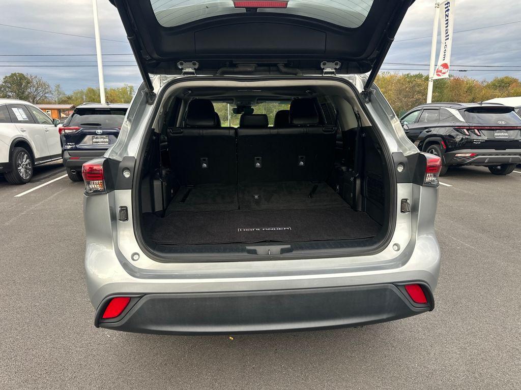 used 2022 Toyota Highlander car, priced at $32,488
