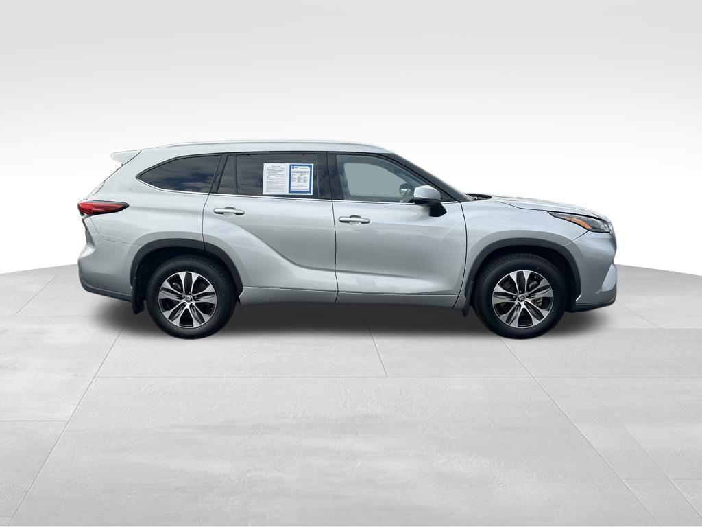 used 2022 Toyota Highlander car, priced at $32,488