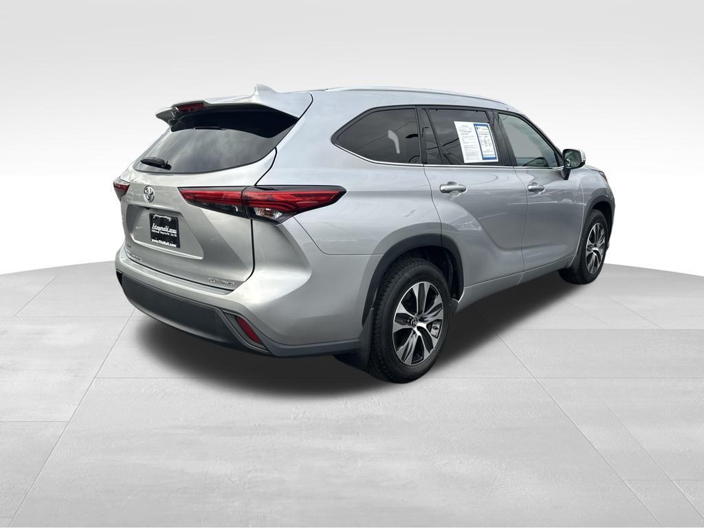 used 2022 Toyota Highlander car, priced at $32,488