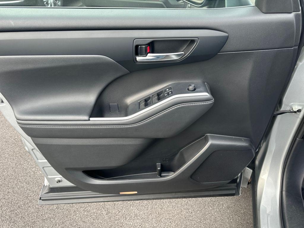 used 2022 Toyota Highlander car, priced at $32,488