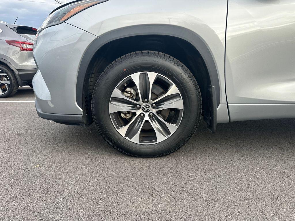 used 2022 Toyota Highlander car, priced at $32,488