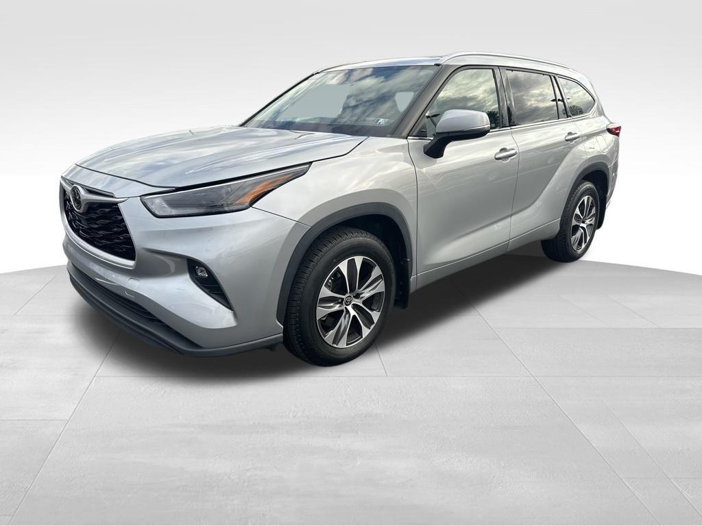 used 2022 Toyota Highlander car, priced at $32,488