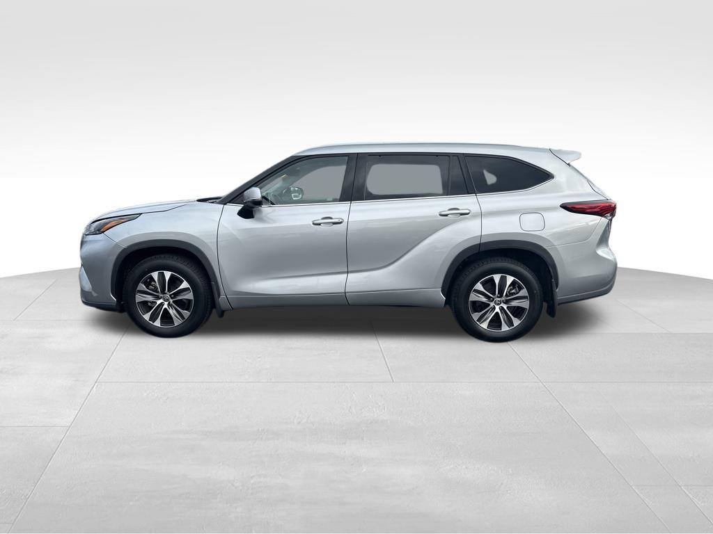 used 2022 Toyota Highlander car, priced at $32,488