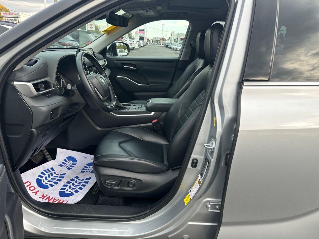 used 2022 Toyota Highlander car, priced at $32,488