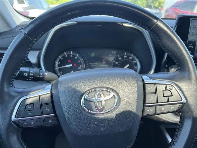 used 2020 Toyota Highlander car, priced at $30,988