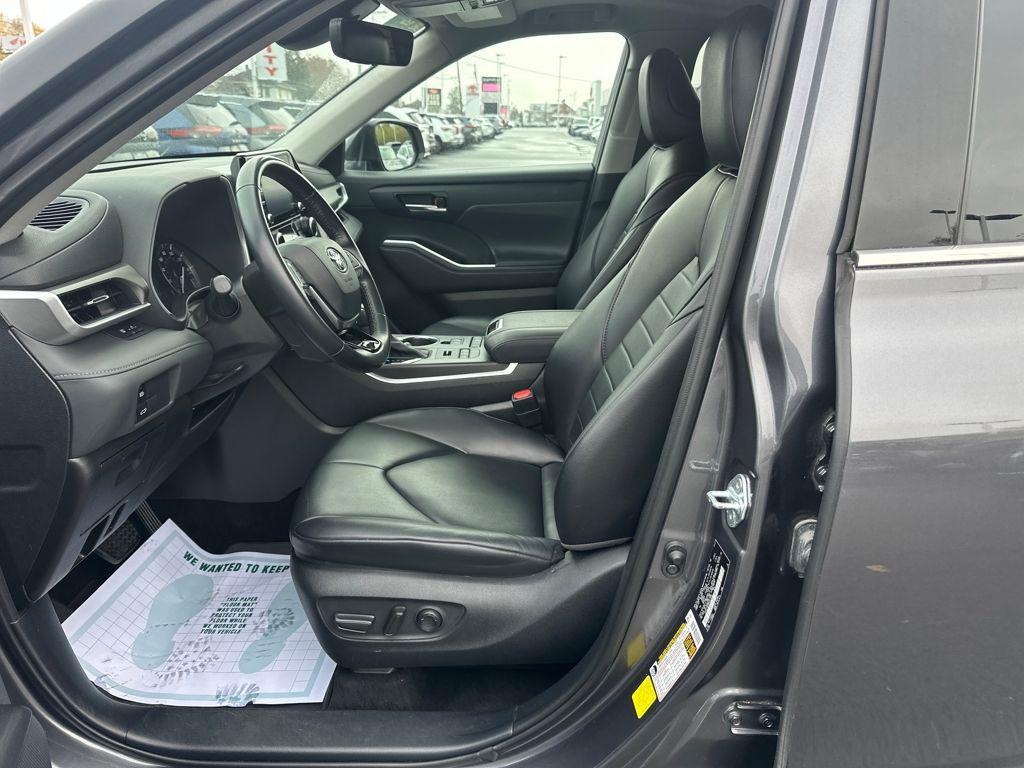 used 2021 Toyota Highlander car, priced at $27,988
