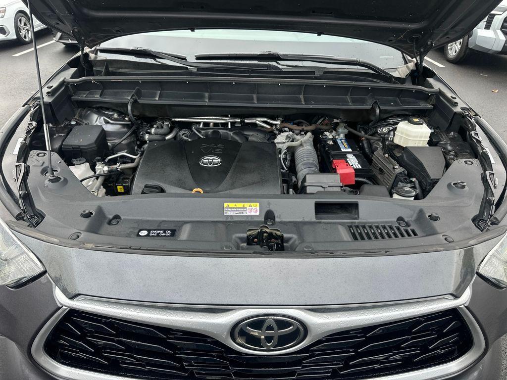 used 2021 Toyota Highlander car, priced at $27,988