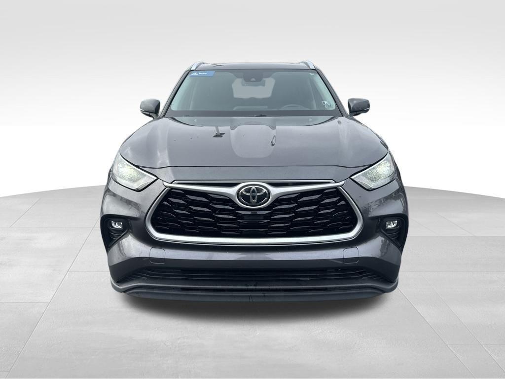 used 2021 Toyota Highlander car, priced at $27,988