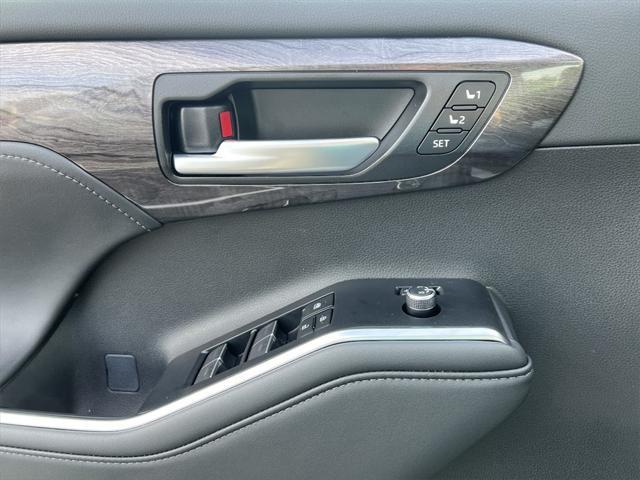 new 2025 Toyota Highlander Hybrid car, priced at $57,387