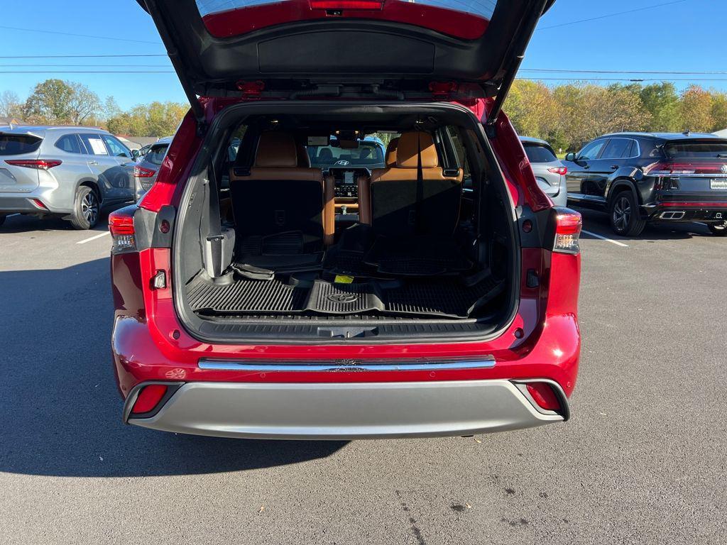 used 2021 Toyota Highlander car, priced at $35,988