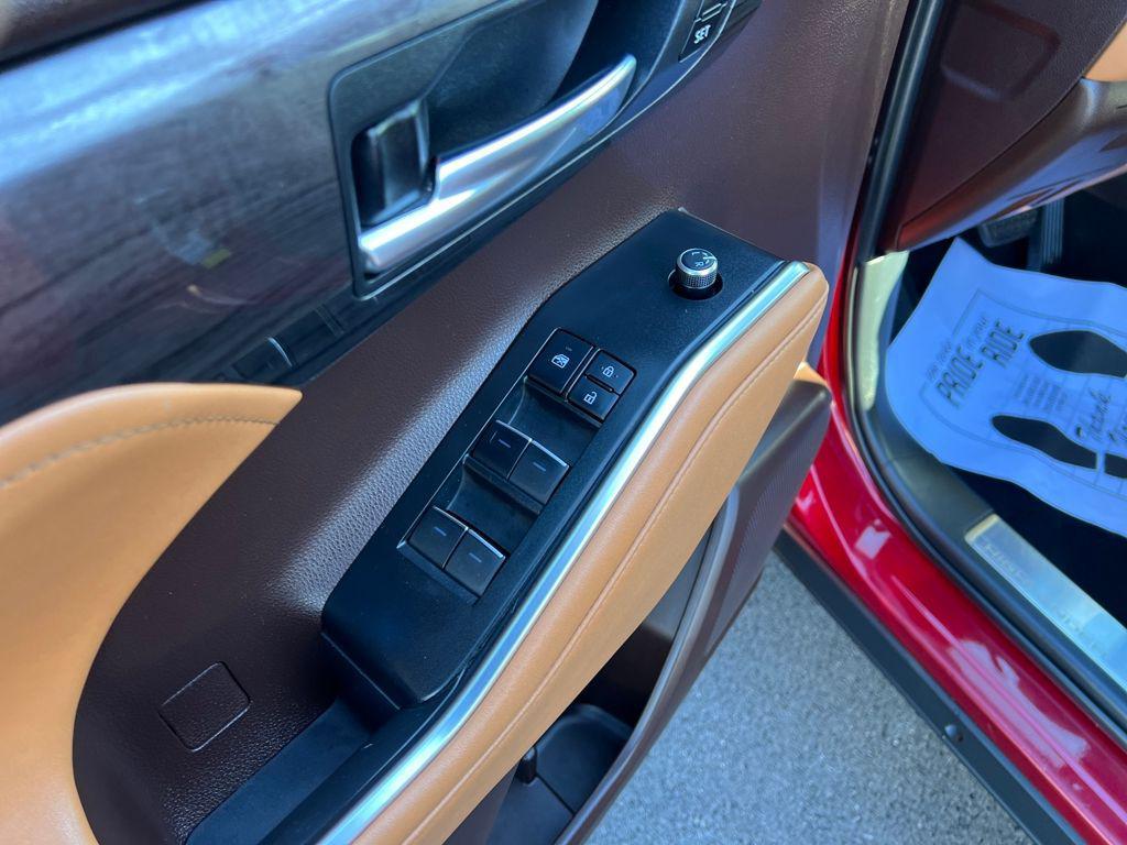 used 2021 Toyota Highlander car, priced at $35,988