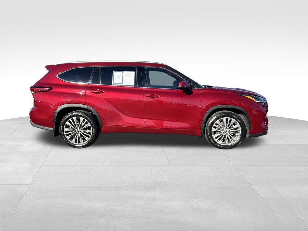 used 2021 Toyota Highlander car, priced at $35,988