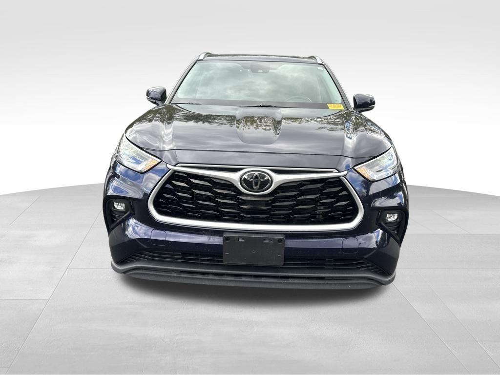 used 2021 Toyota Highlander car, priced at $26,888