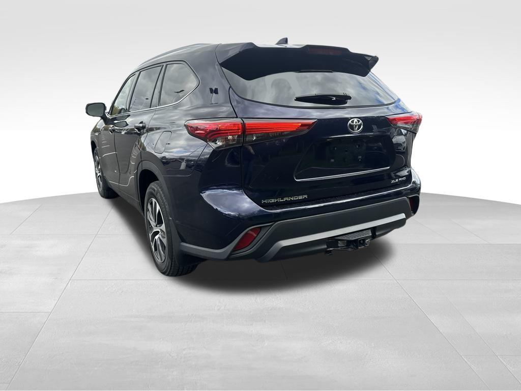 used 2021 Toyota Highlander car, priced at $26,888