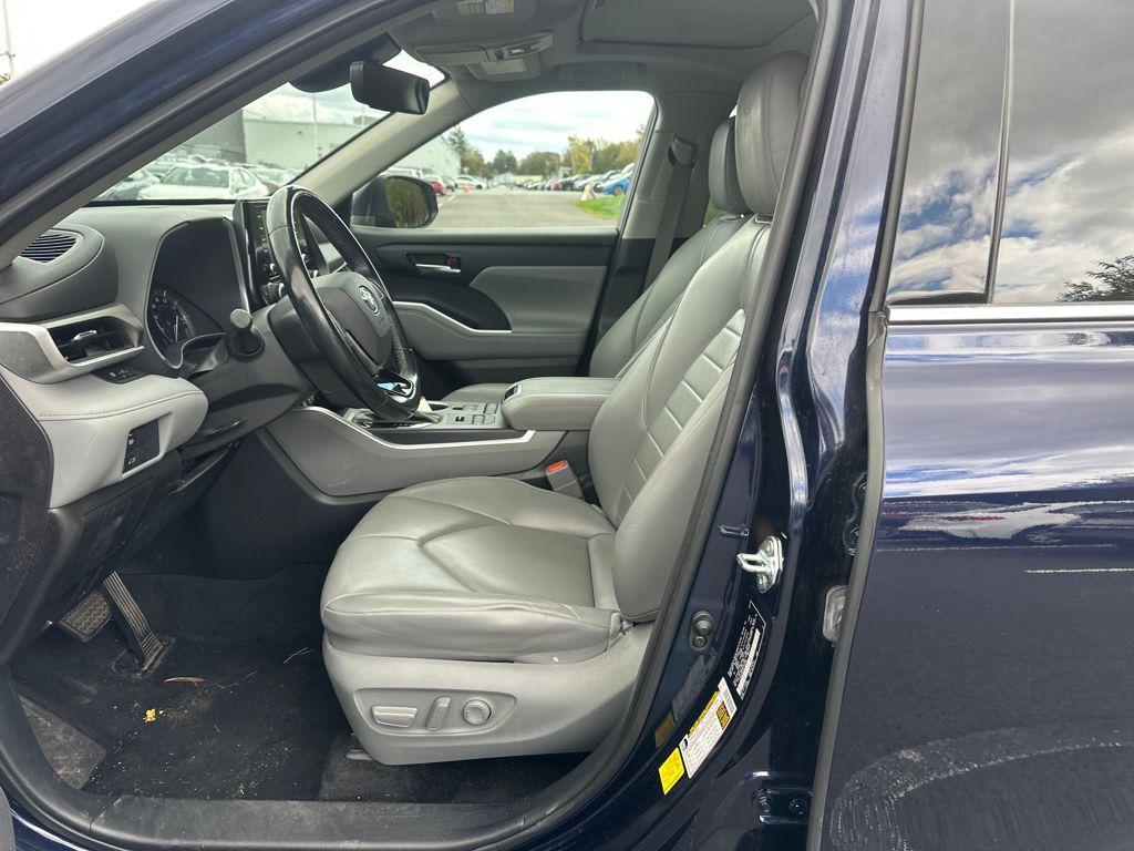 used 2021 Toyota Highlander car, priced at $26,888