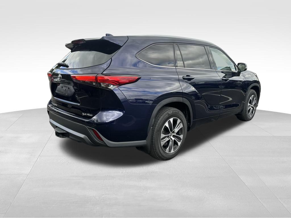 used 2021 Toyota Highlander car, priced at $26,888