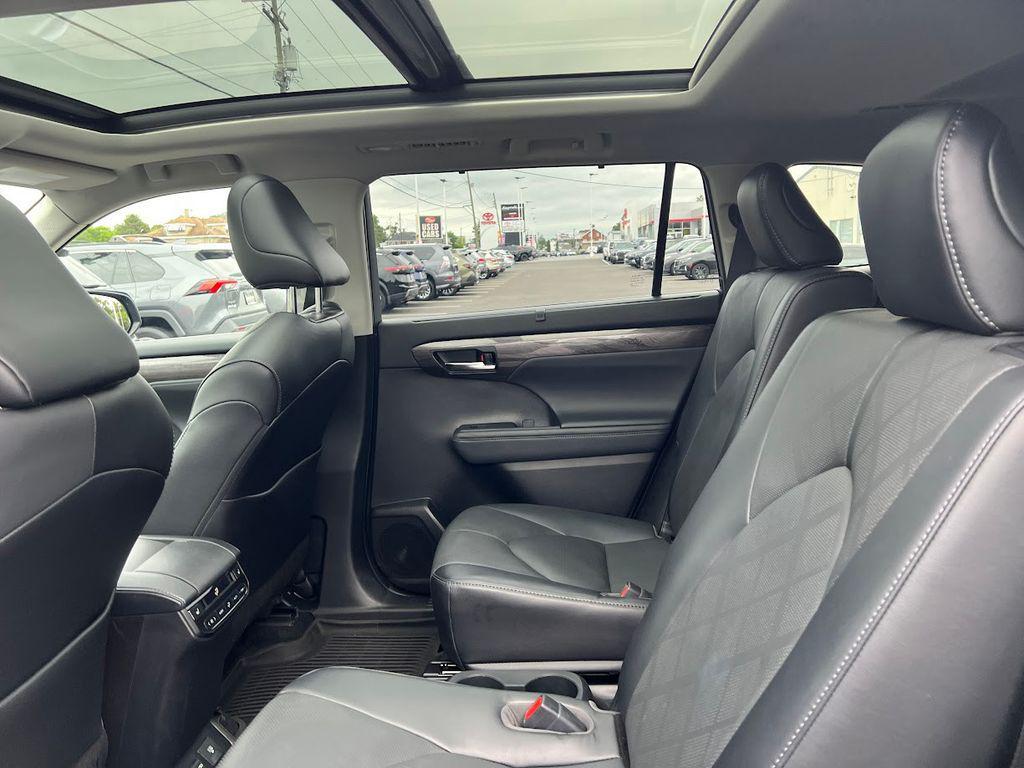 used 2022 Toyota Highlander car, priced at $39,888