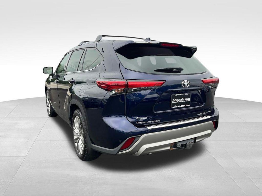 used 2022 Toyota Highlander car, priced at $39,888