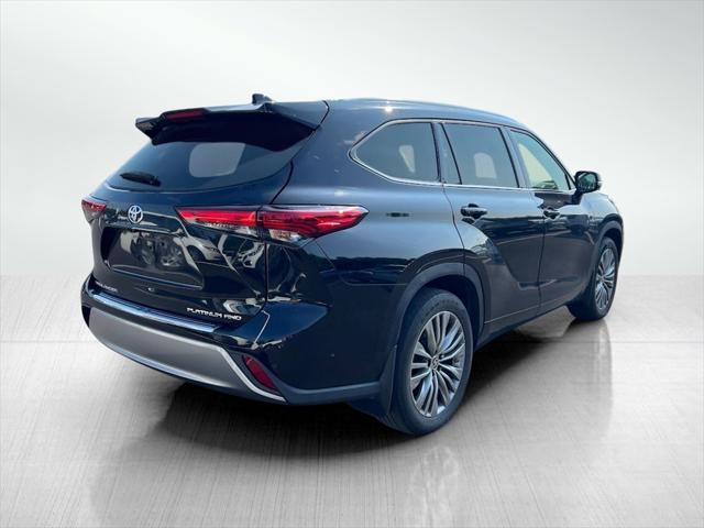 used 2022 Toyota Highlander car, priced at $41,488