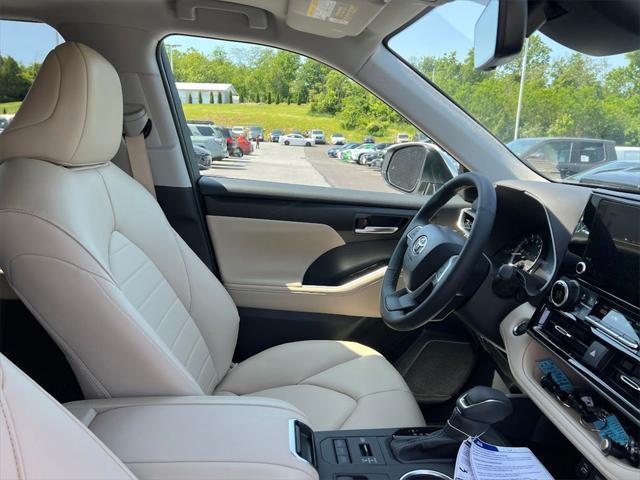 new 2025 Toyota Highlander car, priced at $47,562