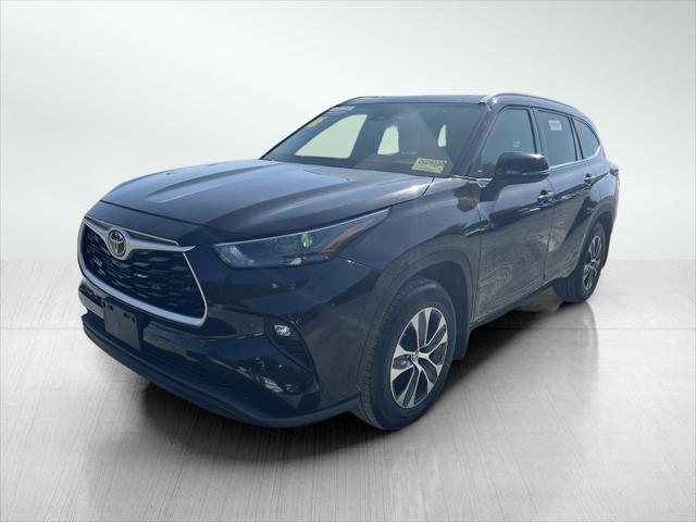 used 2022 Toyota Highlander car, priced at $35,488