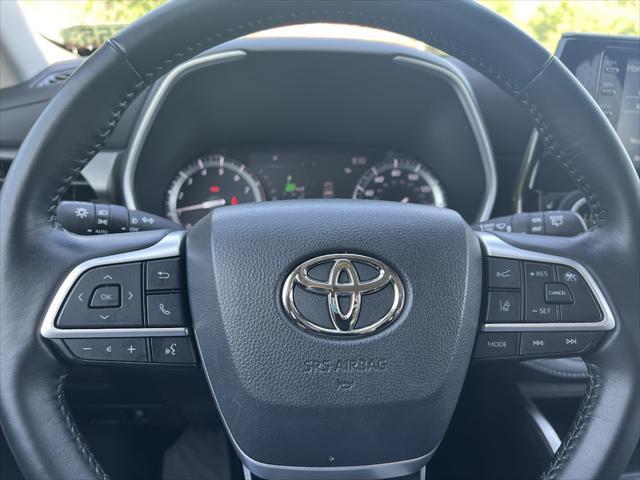 used 2022 Toyota Highlander car, priced at $35,488